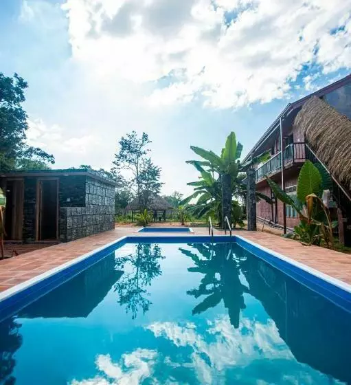 هتل Jungle Hut Resort Sigiriya