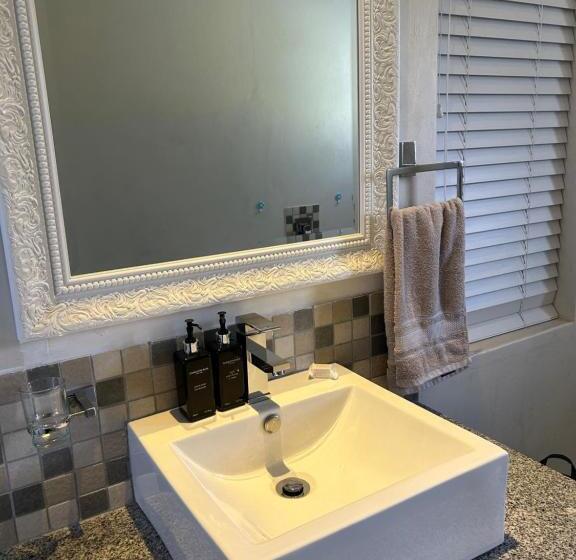 פנסיון Tree Aloe Guest House