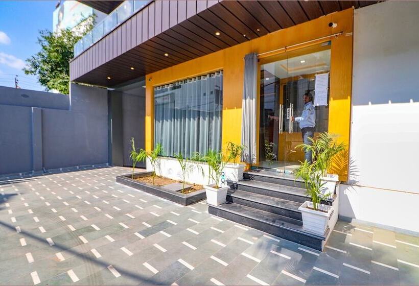 Fabhotel Premium Kashi