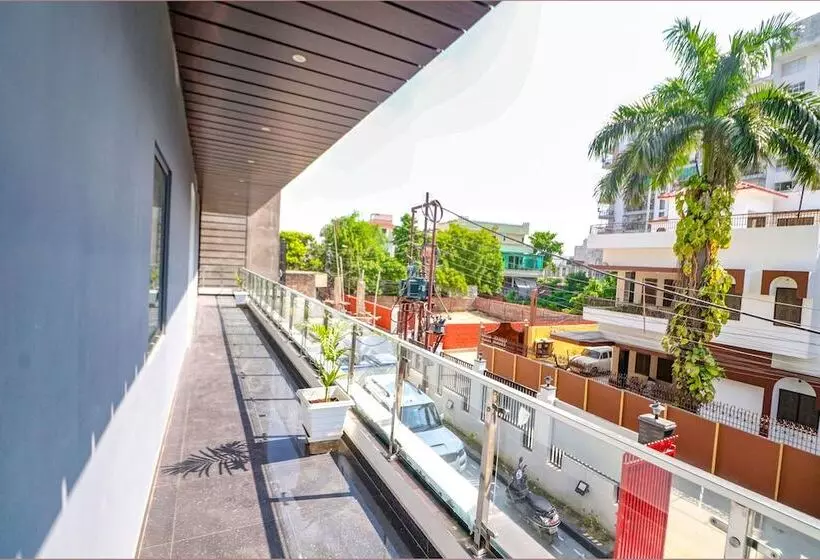 Fabhotel Premium Kashi