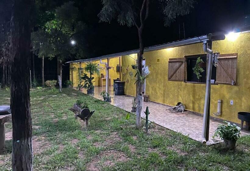 ホテル Pousada Sitio Do Terrão A 500 Metros Da Br 040 E A 10 Minutos Da Prainha