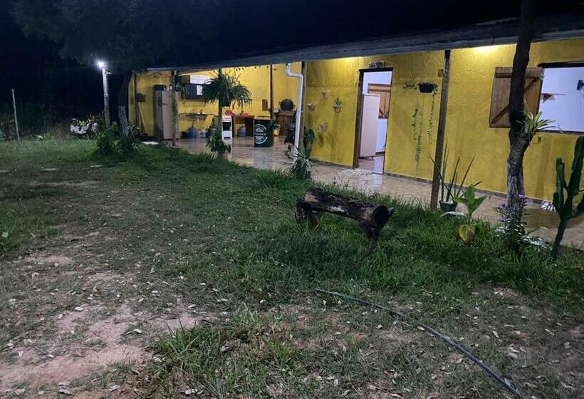 ホテル Pousada Sitio Do Terrão A 500 Metros Da Br 040 E A 10 Minutos Da Prainha