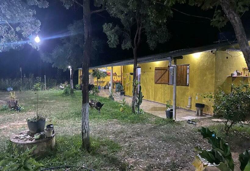 ホテル Pousada Sitio Do Terrão A 500 Metros Da Br 040 E A 10 Minutos Da Prainha