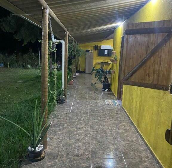 ホテル Pousada Sitio Do Terrão A 500 Metros Da Br 040 E A 10 Minutos Da Prainha