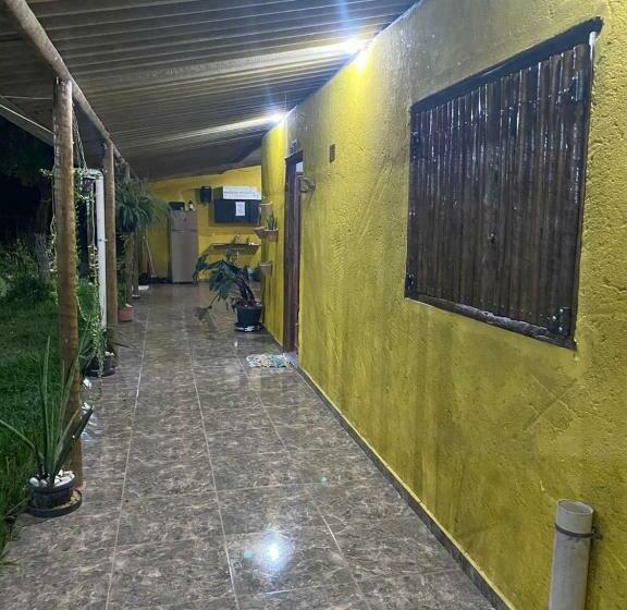 ホテル Pousada Sitio Do Terrão A 500 Metros Da Br 040 E A 10 Minutos Da Prainha