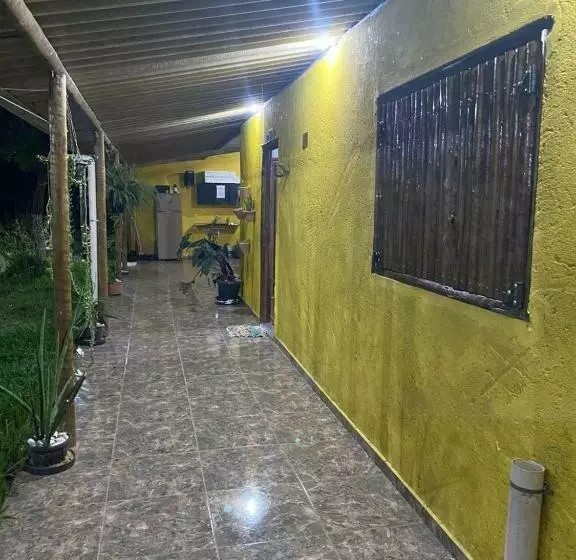 ホテル Pousada Sitio Do Terrão A 500 Metros Da Br 040 E A 10 Minutos Da Prainha