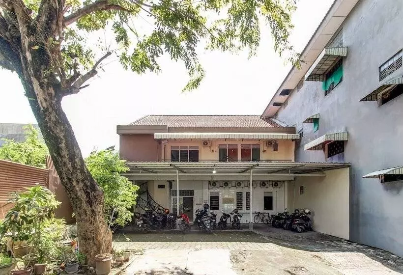 Hotelli Spot On 91374 Asia Stay Semarang Syariah
