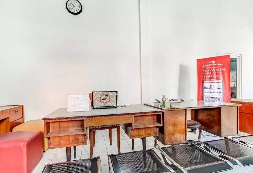 Hotelli Spot On 91374 Asia Stay Semarang Syariah