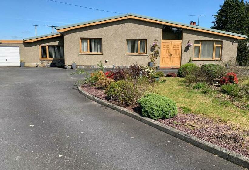 פנסיון Roadside House