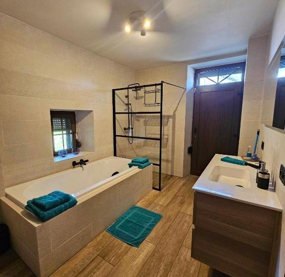 تختخواب و صبحانه Ferme La Joye