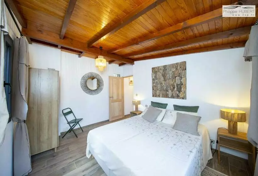 Aamiaismajoitus (B&B) Maison Terre De Lune