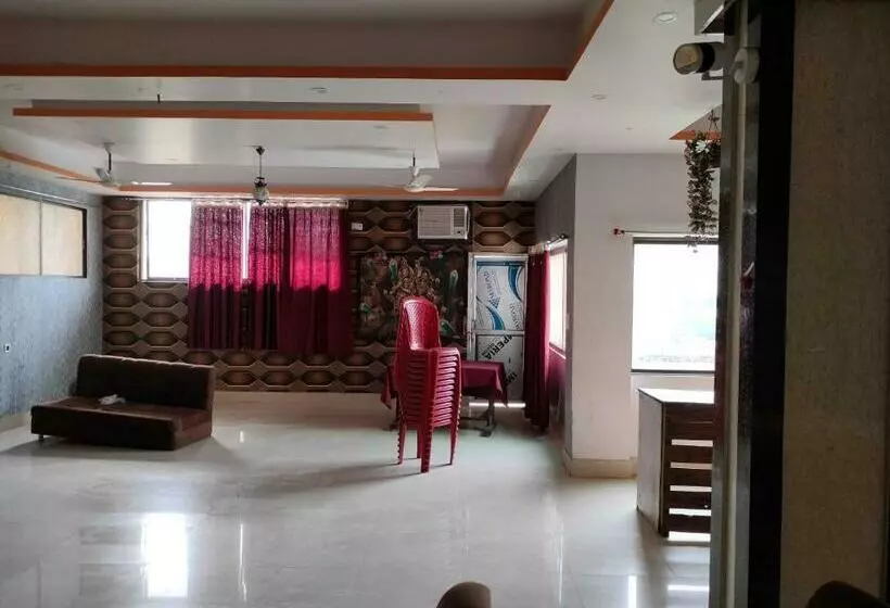 ホテル Oyo 90712  Rajkiran Palace Deoria