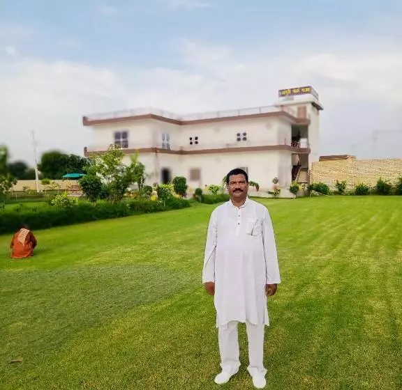 Hotelli Pop Angoori Farm House
