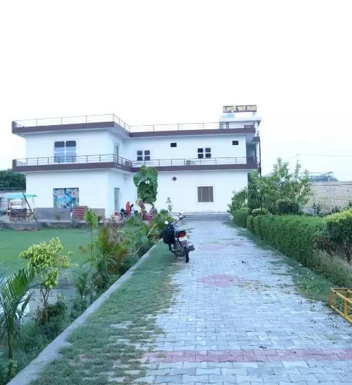 Hotelli Pop Angoori Farm House