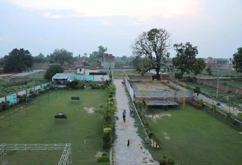 Hotelli Pop Angoori Farm House