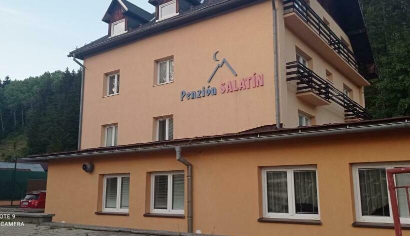 פנסיון Salatín