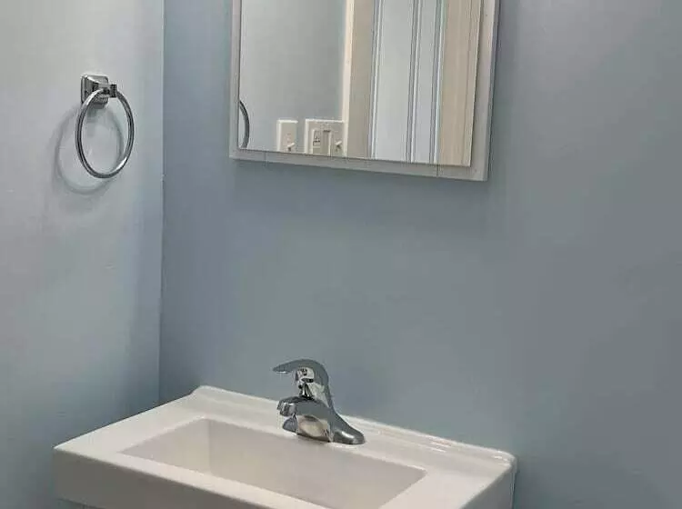 Pete S Lakefront Motel, Llc