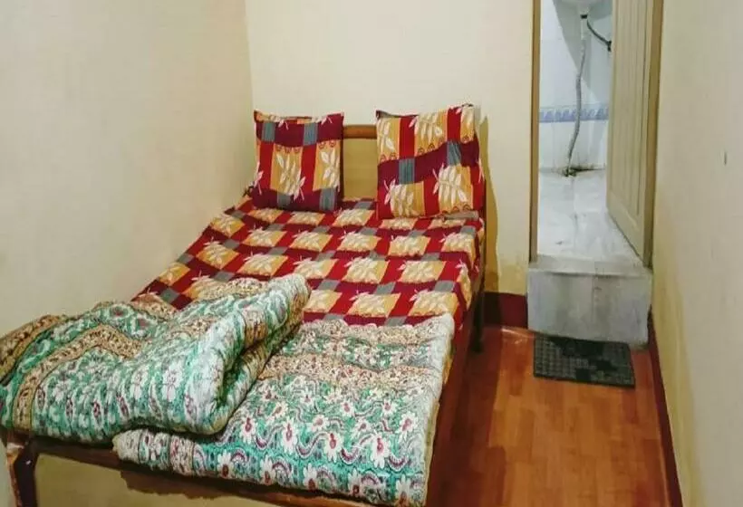 Purohit Lodge B&b By Stayapart