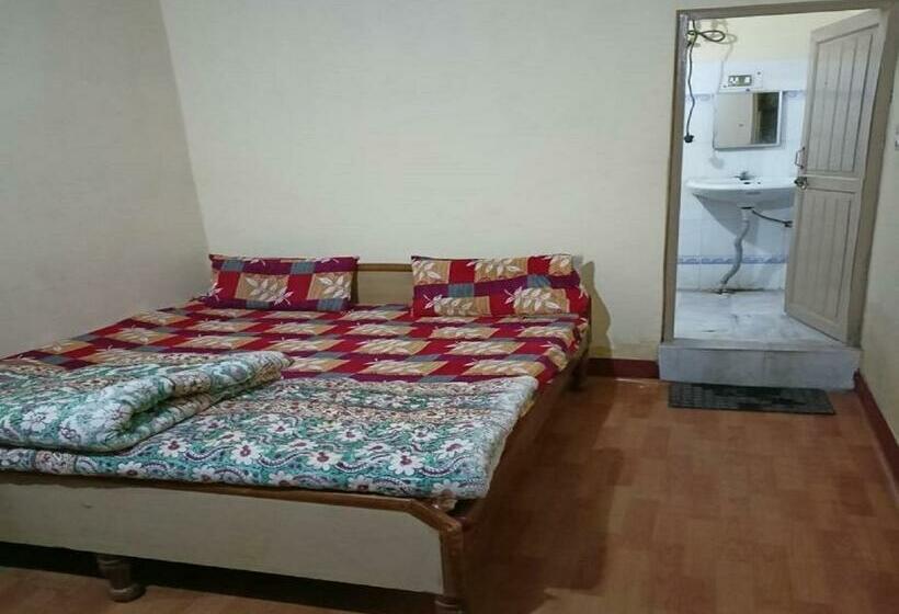 Purohit Lodge B&b By Stayapart