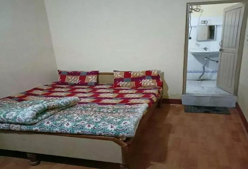 Purohit Lodge B&b By Stayapart