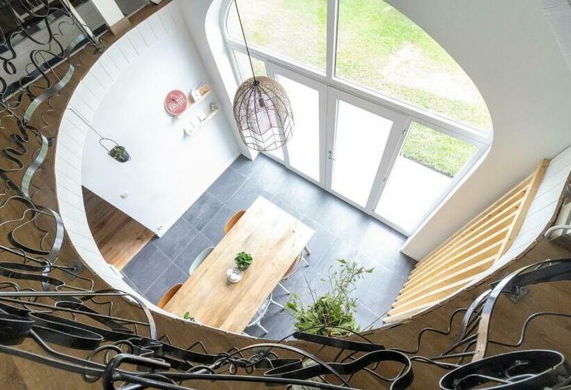 تختخواب و صبحانه Kroost