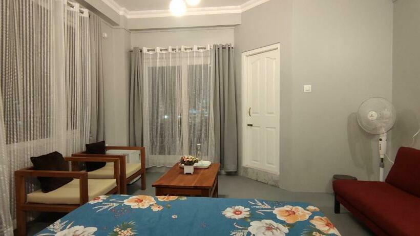 민박 Urban Tavern Shillong