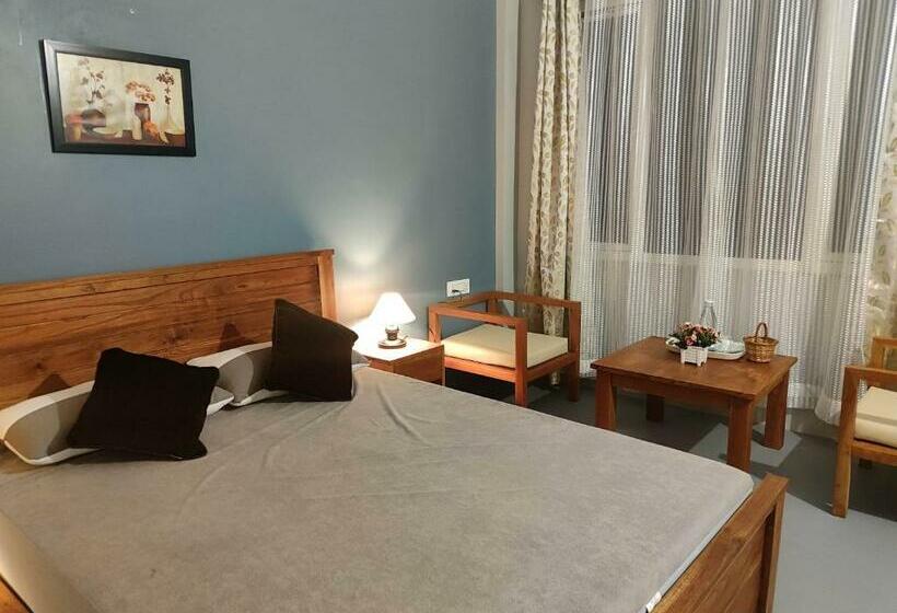 민박 Urban Tavern Shillong