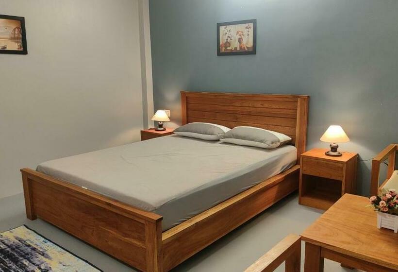 민박 Urban Tavern Shillong