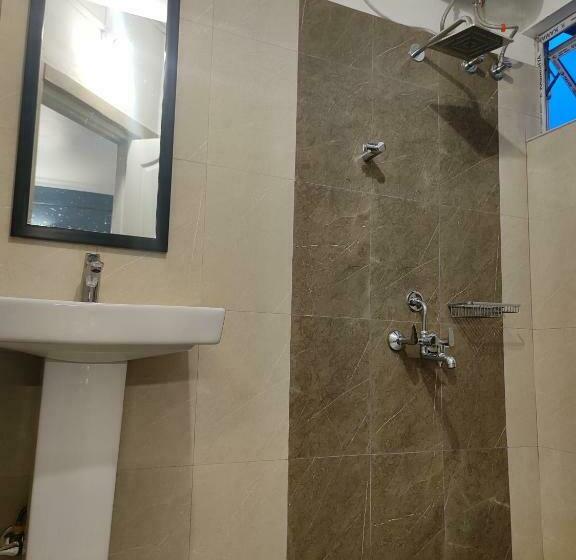 민박 Urban Tavern Shillong