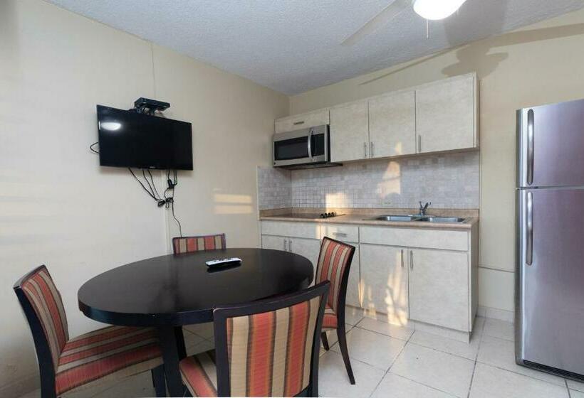 هتل Red Sunset Beach Club