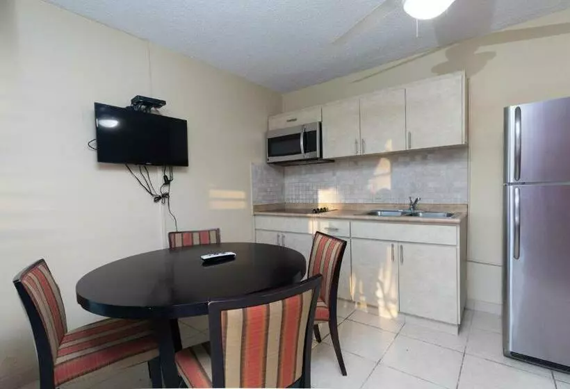 هتل Red Sunset Beach Club