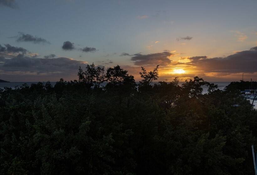 هتل Red Sunset Beach Club