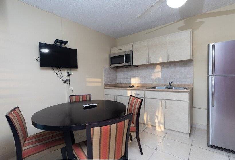 هتل Red Sunset Beach Club