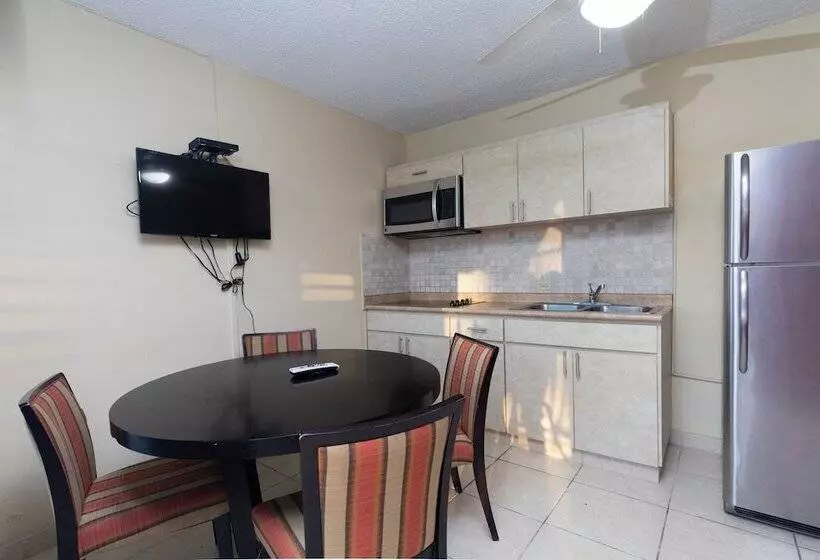 هتل Red Sunset Beach Club