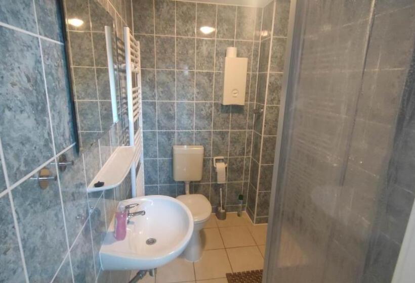 Fewo3 1 Zim 2 Einz Bett 2 Pers Küche Dusche Wc