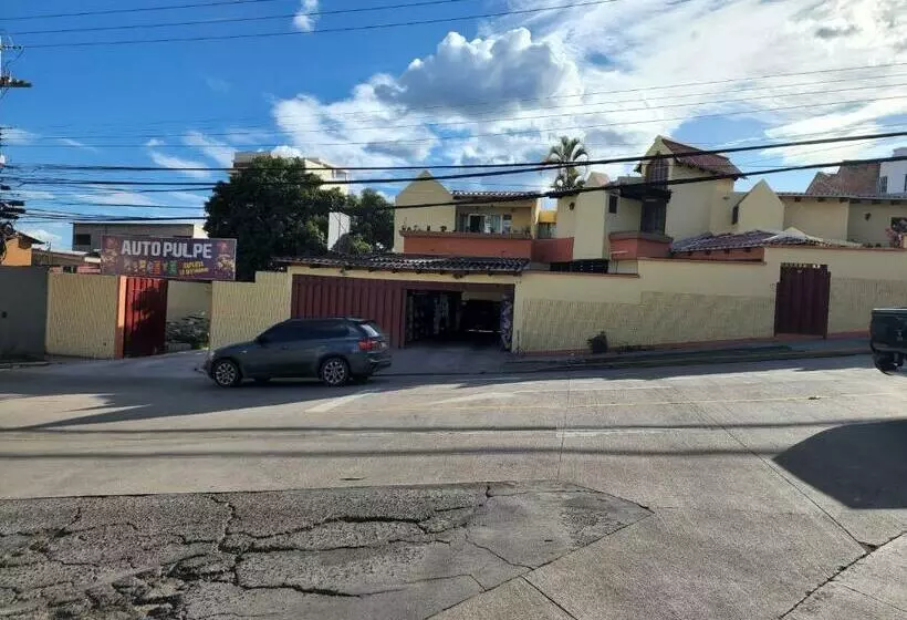 تختخواب و صبحانه Casa De Huéspedes Avenida Berlín