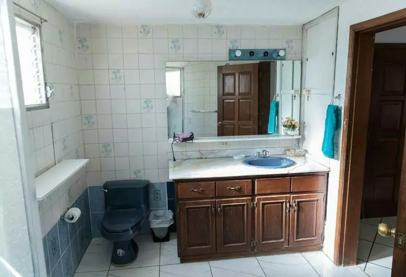 تختخواب و صبحانه Casa De Huéspedes Avenida Berlín
