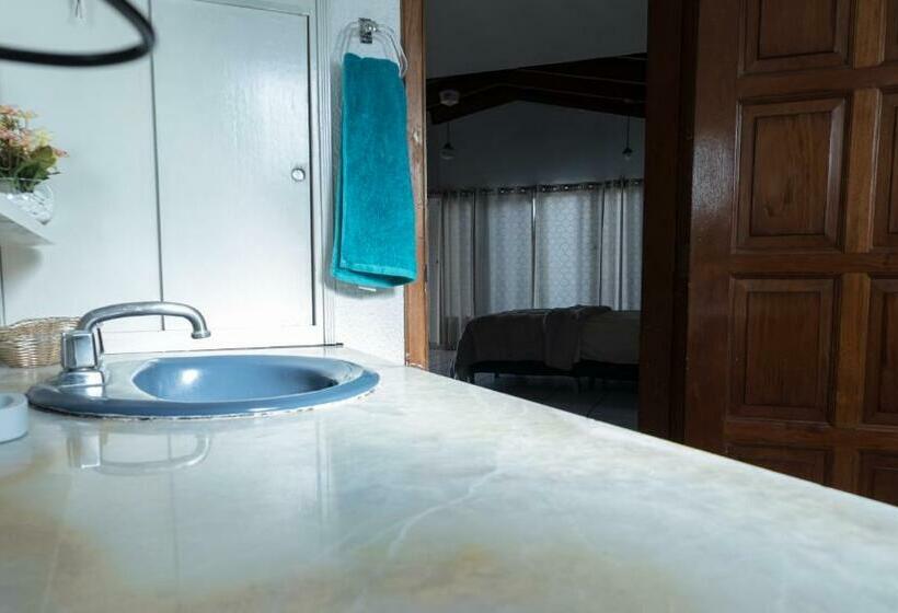 تختخواب و صبحانه Casa De Huéspedes Avenida Berlín