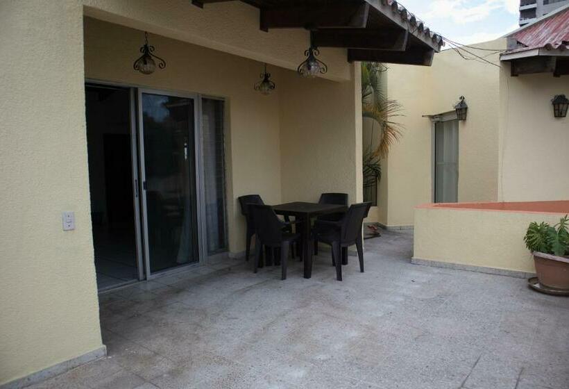 تختخواب و صبحانه Casa De Huéspedes Avenida Berlín