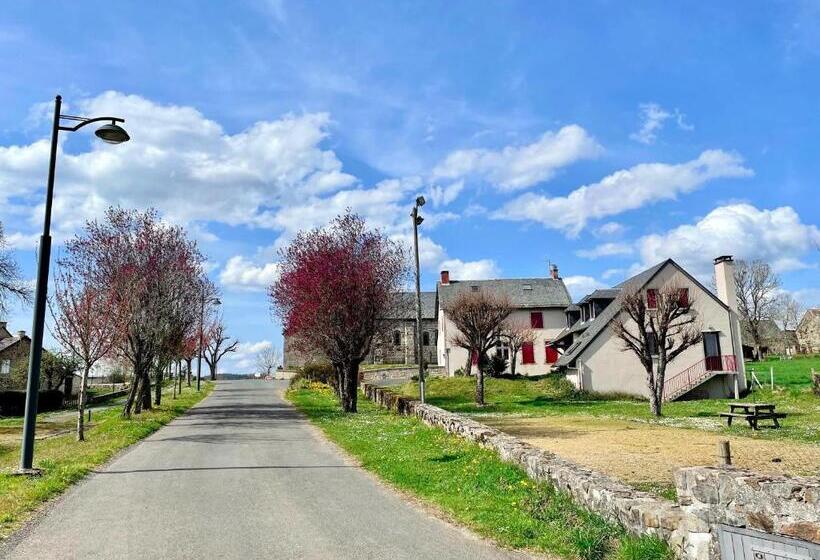 ホテル Auberge Le Beaulieu  Cantal