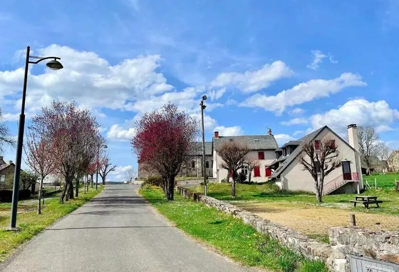 ホテル Auberge Le Beaulieu  Cantal