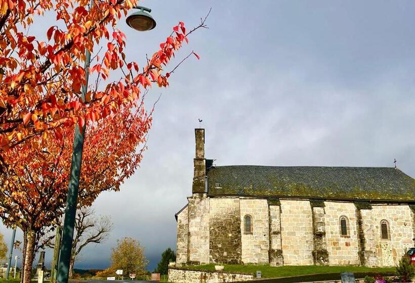 ホテル Auberge Le Beaulieu  Cantal