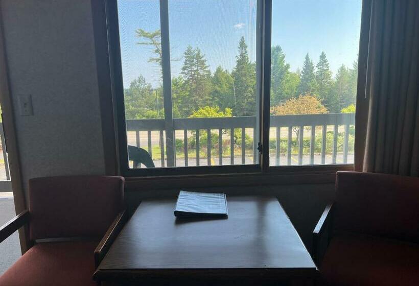 فندق Gray Wolf Lodge