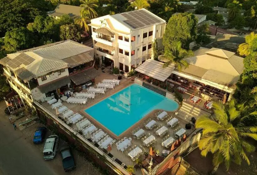 هتل Aux Roches Rouges