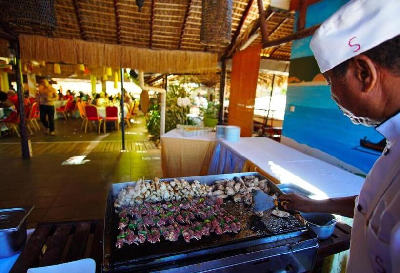 هتل Aux Roches Rouges