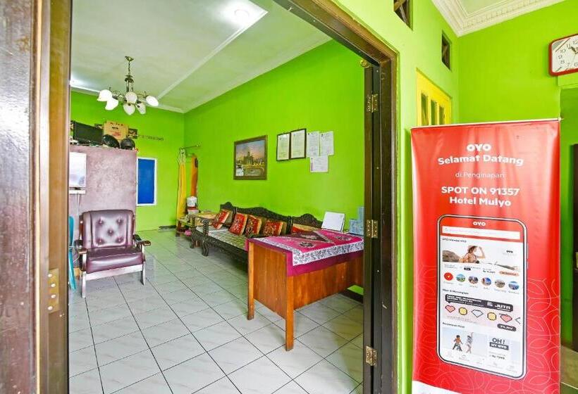 Spot On 91357 Hotel Mulyo