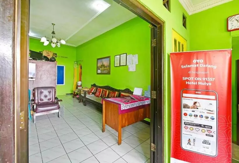 Spot On 91357 Hotel Mulyo