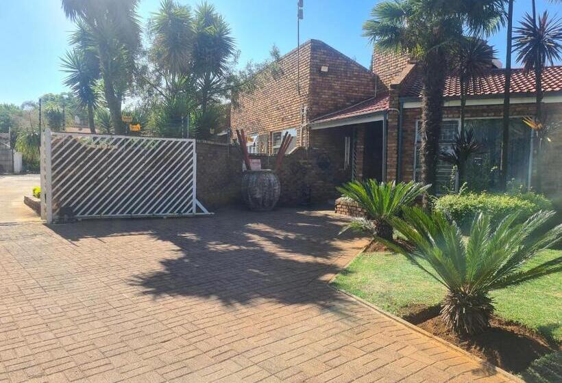 膳宿费 Royal Villa Guesthouse