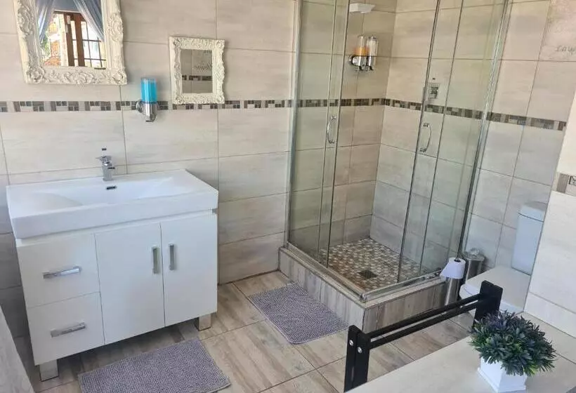 Majatalo Royal Villa Guesthouse