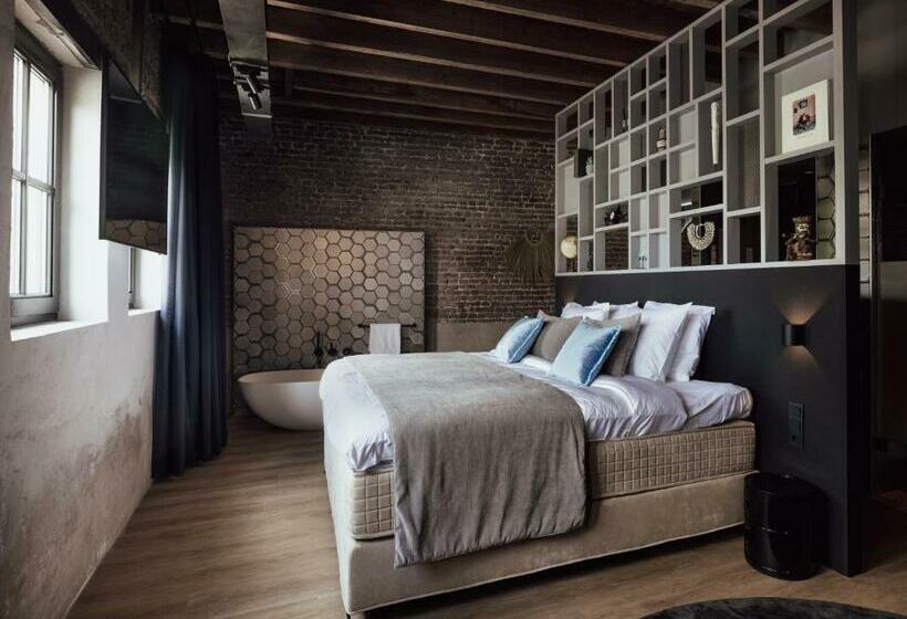 Hotel Cousins Boutique